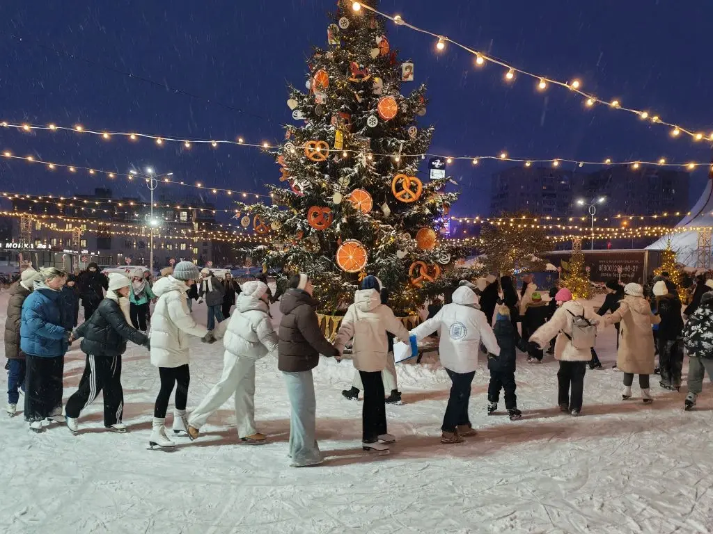 В районах  Барнаула прошли праздничные открытия новогодних городков