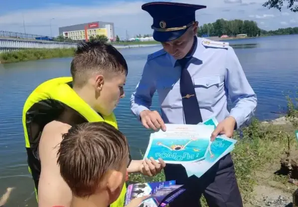 Барнаульцам напоминают правила безопасного отдыха у водоемов
