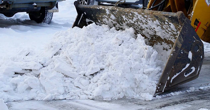 В Центральном районе усилены работы по очистке межквартальных проездов от снега