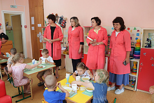 Родители проверили, как обеспечивают безопасность и качество питания в барнаульских детских садах