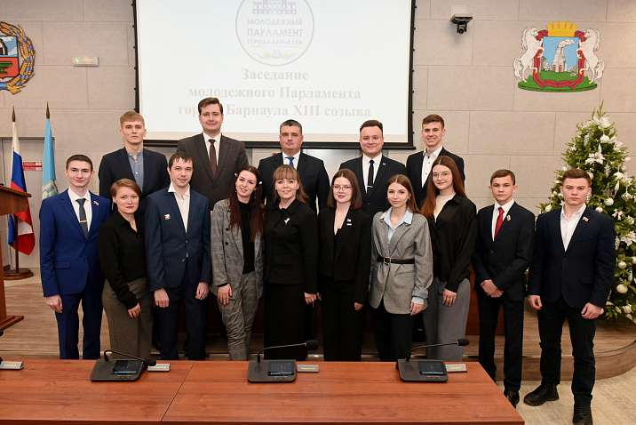 Итоги года подвели на 9 сессии Молодежного парламента Барнаула XIII созыва   