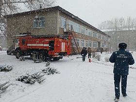 Барнаульские спасатели учат дошкольников правильно действовать в чрезвычайных ситуациях