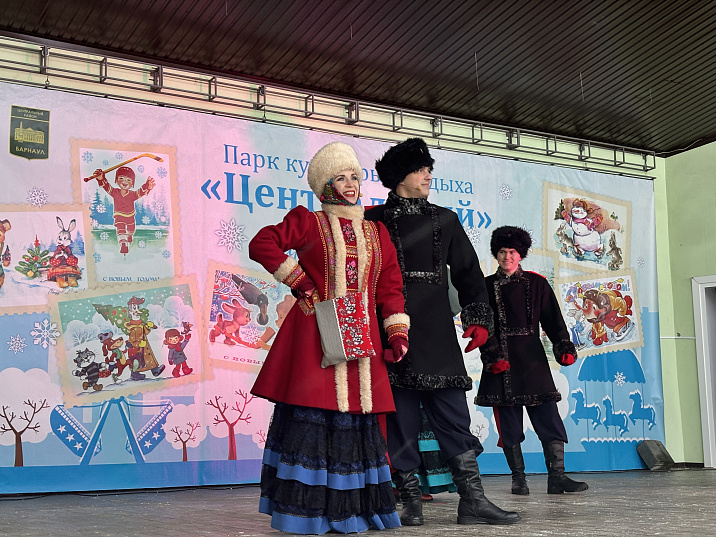 В Центральном районе Барнаула открыли районную новогоднюю ёлку