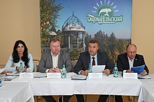 Вопросы социально-трудовых отношений рассмотрели на очередном заседании городской трехсторонней комиссии