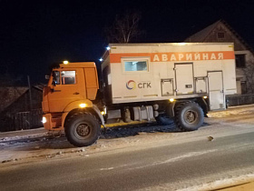 Барнаульское теплесетевое подразделение СГК ведёт работы по устранению повреждения магистрального трубопровода по адресу ул. Северо-Западная, 103