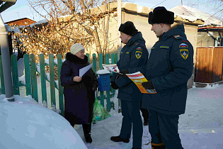 В преддверии сильных холодов в Барнауле провели профилактические рейды по пожарной безопасности