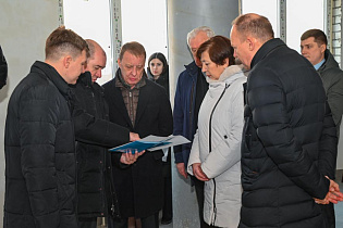 Глава города Вячеслав Франк проверил ход строительства «супершколы» в квартале 2033