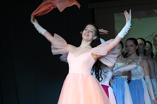 Ветеранов педагогического труда Барнаула поздравили с Международным женским днем