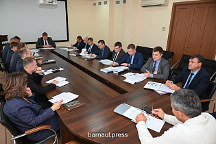 В администрации Барнаула прошло совещание по подготовке городского хозяйства к отопительному периоду 