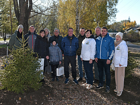 Вячеслав Франк и Галина Буевич приняли участие в общегородском субботнике