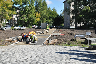 В Барнауле благоустраивают сквер на ул.Антона Петрова, 200 в рамках программы городского инициативного бюджетирования