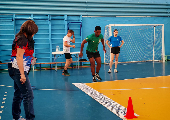 Барнаульские студенты стали участниками спортивно-интеллектуальной игры, приуроченной ко Дню народного единства