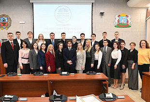 В администрации города состоялась шестая сессия молодежного Парламента города XIII созыва