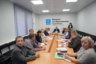 В комитете по образованию обсудили усиление мер пожарной безопасности на осенне-зимний период