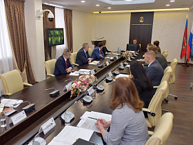 Вячеслав Франк провел оперативное аппаратное совещание