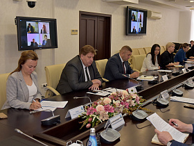 В Барнауле обсудили подготовку к праздничным мероприятиям на территории города