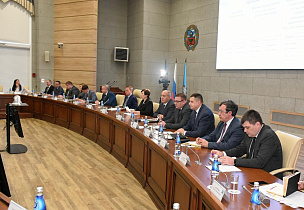 В администрации Барнаула обсудили подготовку к празднованию Нового года и Рождества 