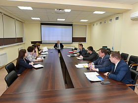 Уборка снега и наледи во дворах на контроле в администрации города