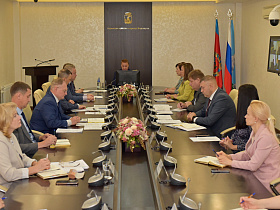 Вячеслав Франк провел оперативное аппаратное совещание